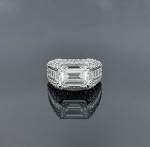 DIANA – 9 Carat Emerald LGD Ring in 10K White Gold