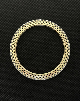 16 Carats Round Brilliant Cut Push-in Elegant Women's Bangle Made in 14kt Gold