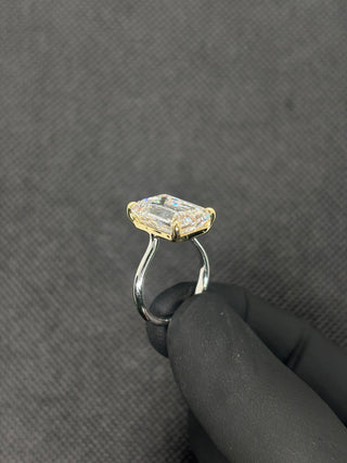8 Carat Emerald-Cut Ring with Elegant Two-Tone Gold Shank