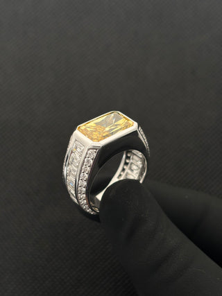 7 Carats Vivid Yellow Radiant Cut Men's Ring in 14kt Gold (Lab Grown Diamond)