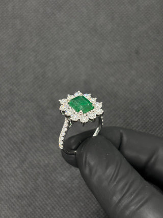 3 Carats Natural Zambian Emerald with LGD Diamonds Ring 14kt Gold
