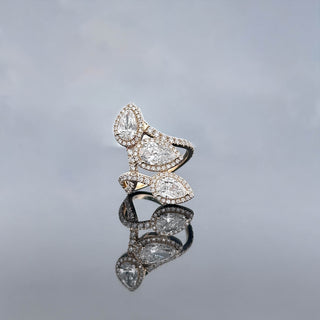 THALIA – 3.5 Carat Three-Stone Pear LGD Ring in 14K Yellow Gold