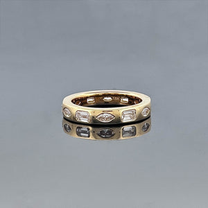 JANAE – 1.5 Carat Marquise & Emerald Eternity LGD Band in 18K Yellow Gold