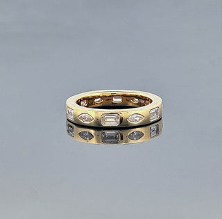 JANAE – 1.5 Carat Marquise & Emerald Eternity LGD Band in 18K Yellow Gold