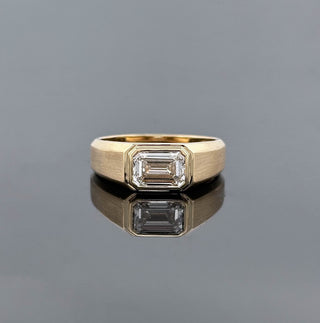 GINEVRA – 2 Carat Emerald Bezel LGD Ring in 18K Yellow Gold