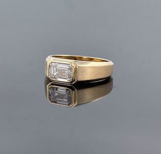 GINEVRA – 2 Carat Emerald Bezel LGD Ring in 18K Yellow Gold