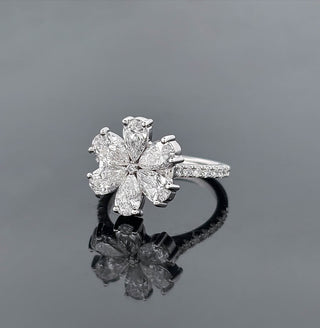 GUDULA – 2.5 Carat Pear LGD Ring in 14K White Gold