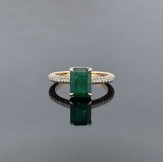 GWENORE – 2.5 Carat Emerald Lab-Grown Colored Diamond Ring in 14K Yellow Gold