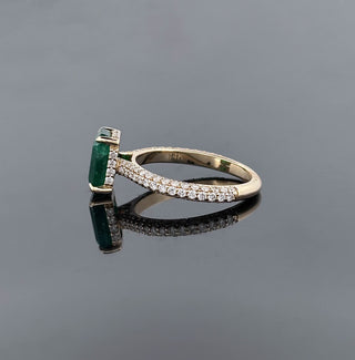 GWENORE – 2.5 Carat Emerald Lab-Grown Colored Diamond Ring in 14K Yellow Gold