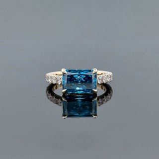 AURELIA – 5 Carat Radiant LGD Ring in 14K Yellow Gold