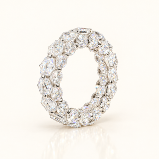 18 Carats Hexagon-Cut Center in an Eternity Frame, Round Diamonds on Sides and Inside Gallery - 14kt Gold