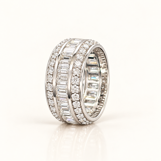9 Carats Emerald and Round Cut Eternity Ring in 14kt Gold (Lab Grown Diamond)
