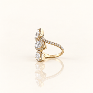 THALIA – 3.5 Carat Three-Stone Pear LGD Ring in 14K Yellow Gold