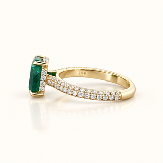ISOLDE – 1.5 Carat Emerald Lab-Grown Colored Diamond Ring in 14K Yellow Gold